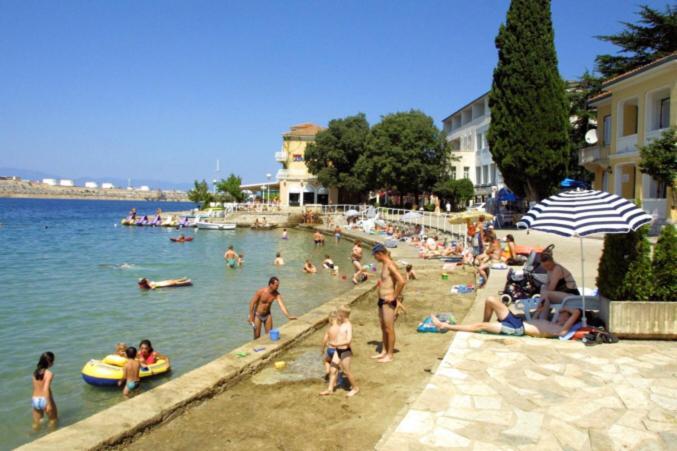 Hotel Adriatic Omišalj المظهر الخارجي الصورة