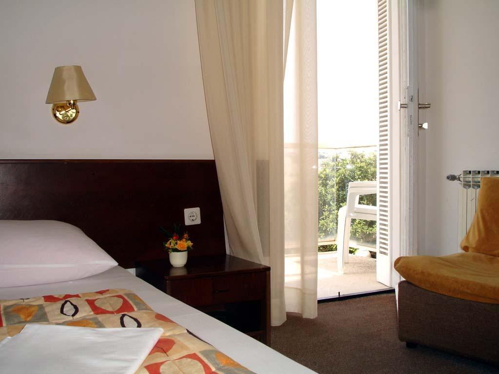 Hotel Adriatic Omišalj الغرفة الصورة